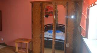 Гостиница Guest House SevHouse Севастополь Улучшенный четырехместный номер-10